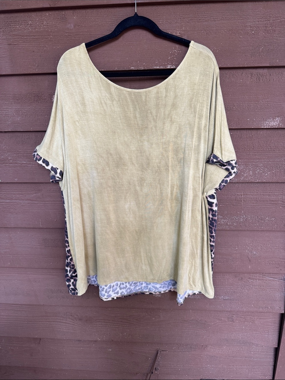 Chicsoul Olive Tie-dye Short Sleeve Scoop Neck Top with Leopard Trim size 2XL